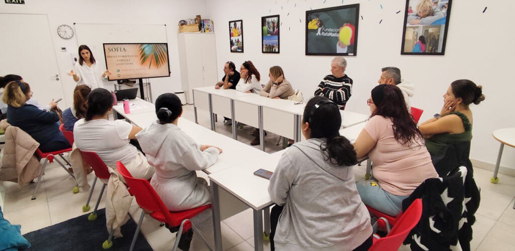 Acompañando a las familias en el uso saludable de la tecnología: talleres sobre “pantallas” en el Centro Fundación Rafa Nadal de Palma