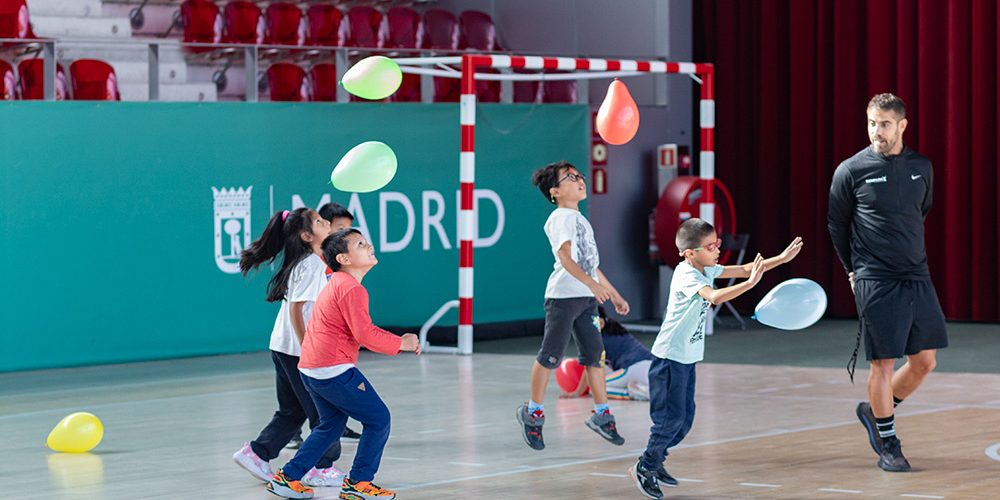 Balloon-based sports activities: play, movement, and learning for young children