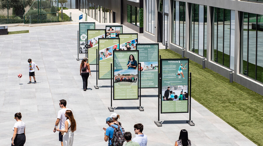 La exposició itinerant del programa “Educació i Esport” dels Centres Fundació Rafa Nadal s’instal·la aquest estiu a la Rafa Nadal Academy